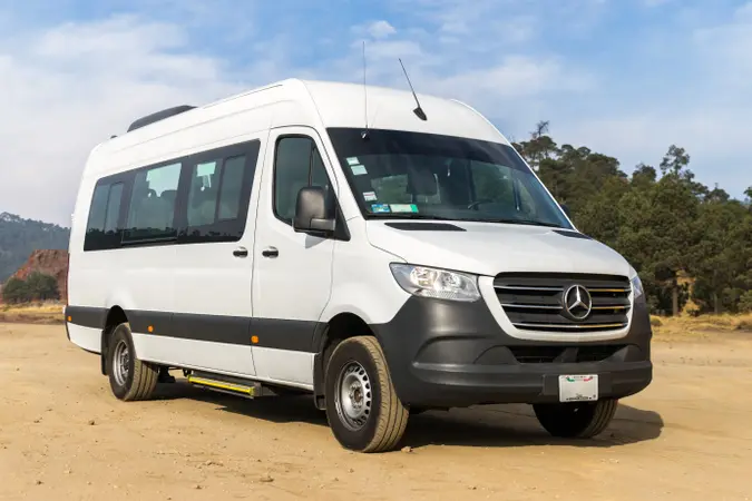 Furgoneta Mercedes Sprinter para transporte de pasajeros